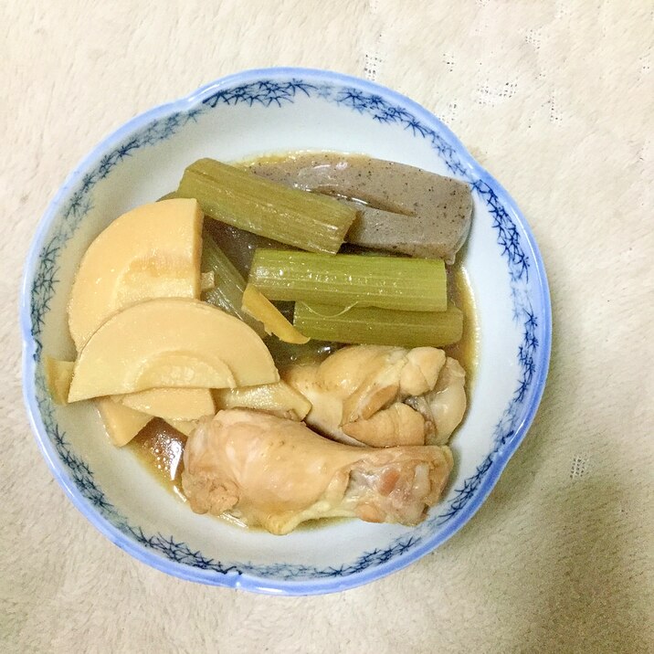 春の煮物＠フキと筍と鶏手羽元とこんにゃく。